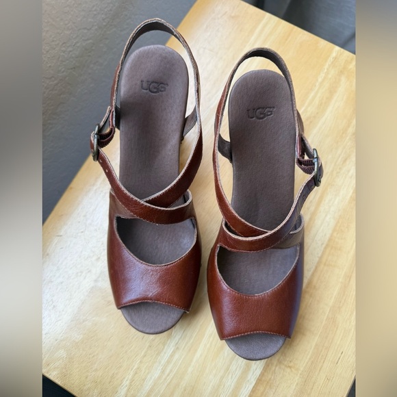 NWOT UGG Brown Leather Nadia Studded Clog Sandal Heels in Size 9 - Picture 2 of 9